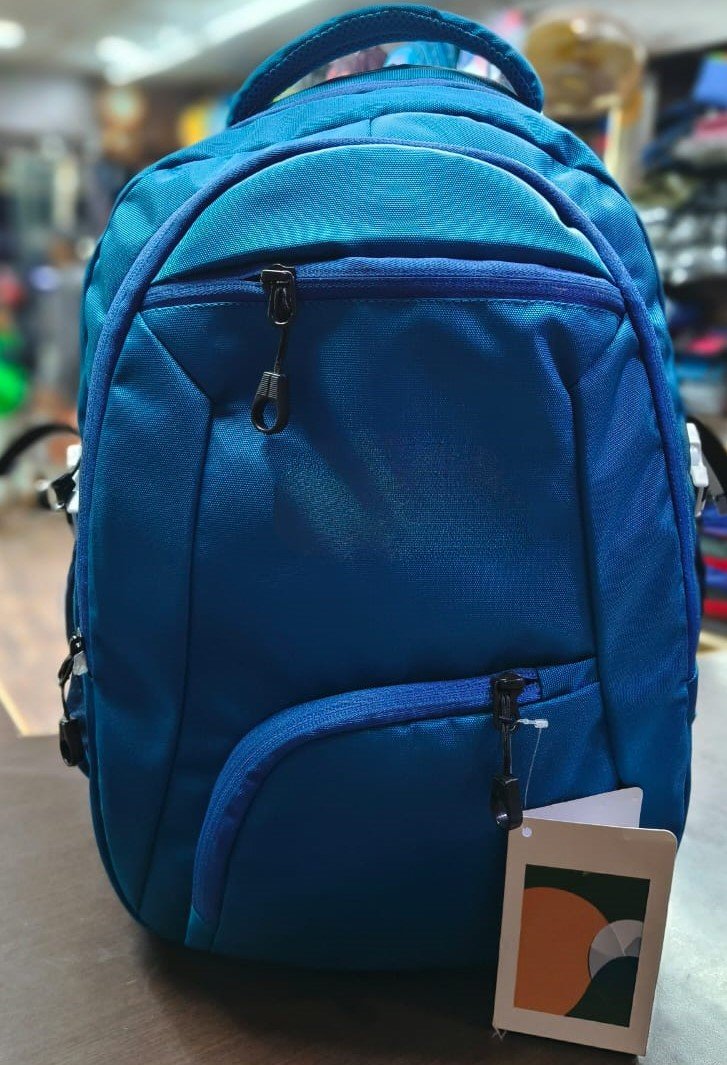 21.5L Versatile Backpack for Work & Travel | Expandable Design